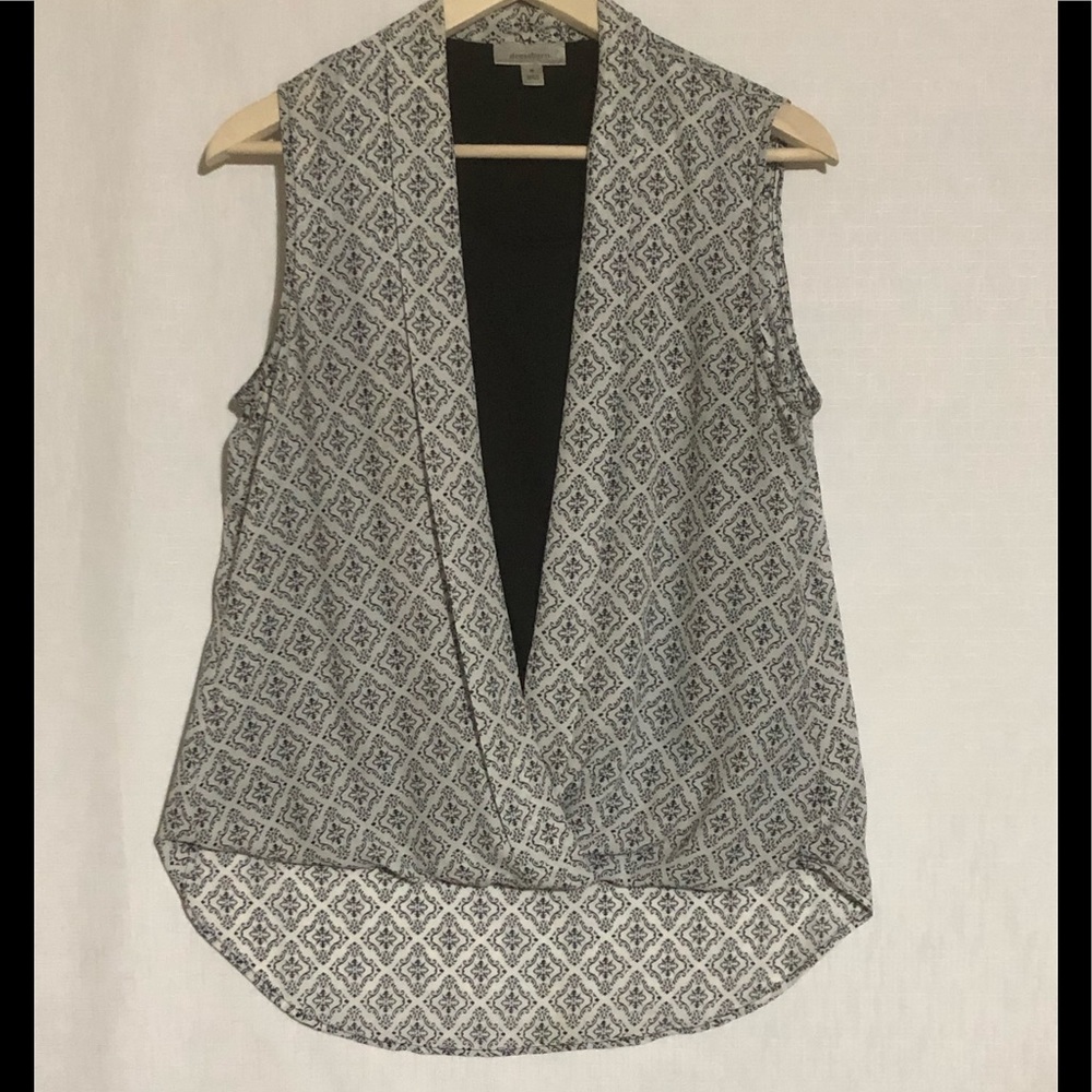 DRESS BARN SLEEVELESS TOP SIZE MEDIUM